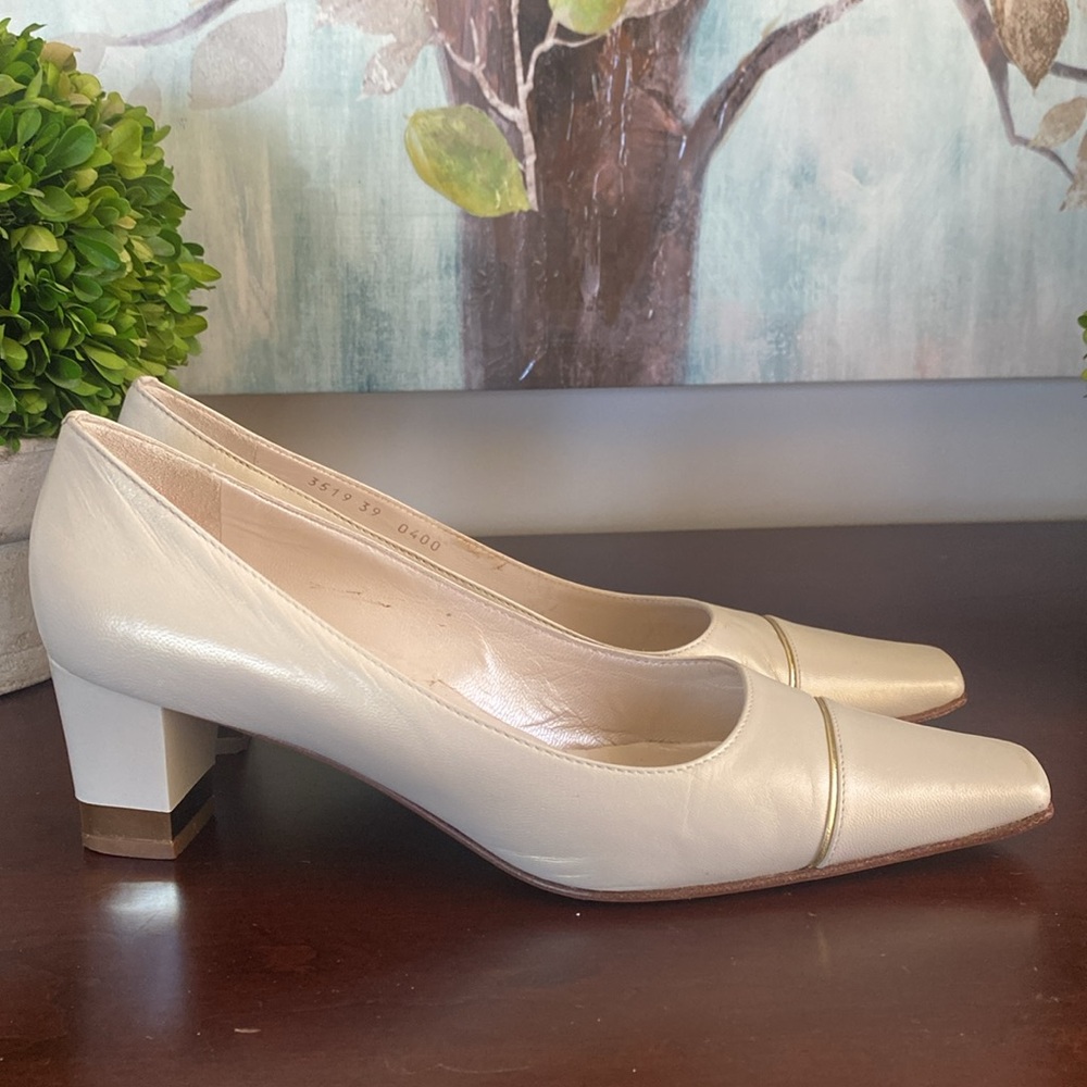 ST. JOHN CREAM CLASSIC PUMPS SIZE 9 🌟EUC🌟 - Picture 9 of 16